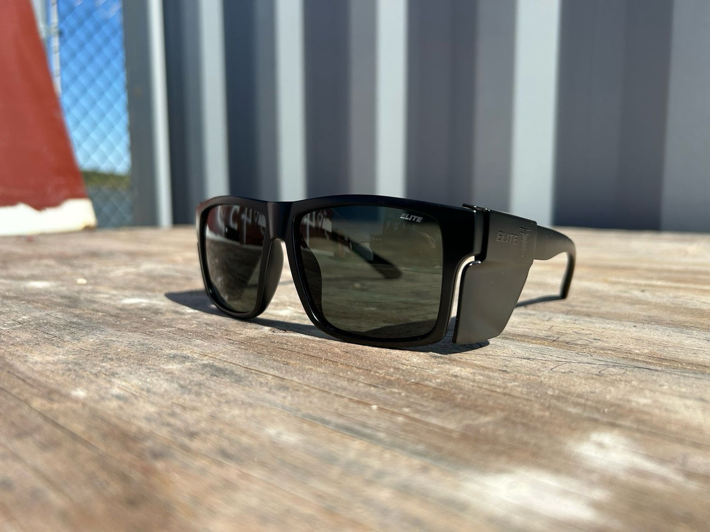 DELTA Black/Transition Black To Smoke