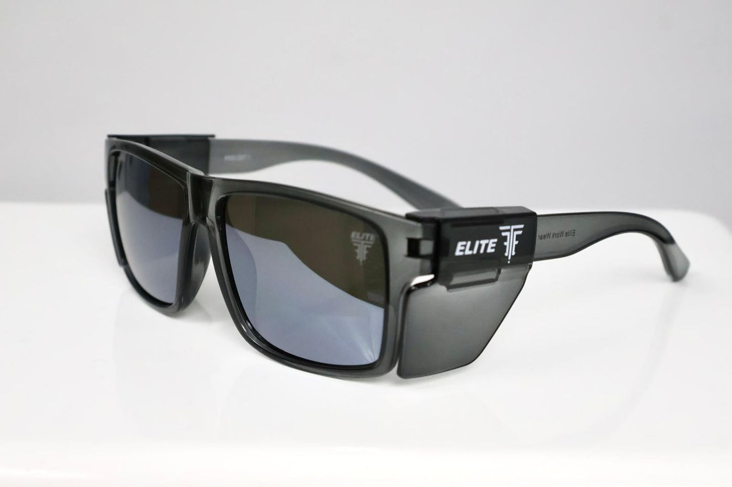 DELTA Black/Transition Black To Smoke